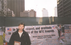  PAYING RESPECTS AND REMEMBERING ALL THE BRAVE PEOPLE WHO DIED AT 9-11 USA NEW YORK 2001